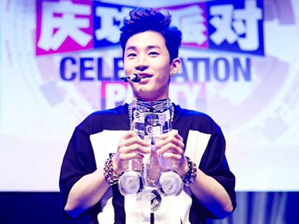 Wow, Henry dan Super Junior Borong Trophy di 'Singapore Entertainment Awards 2014'!